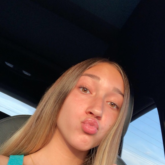 Meet your Posher, Chloe - Picture 1 of 1